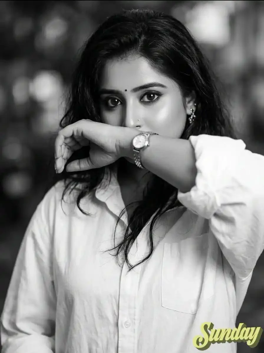 Her Cinematic White visual with her cinematic white she nose soft black